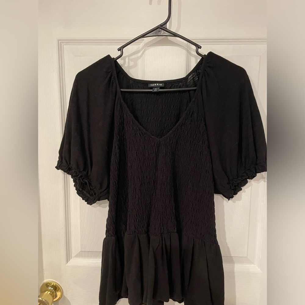 Torrid black sz 2 peplum v neck shirt